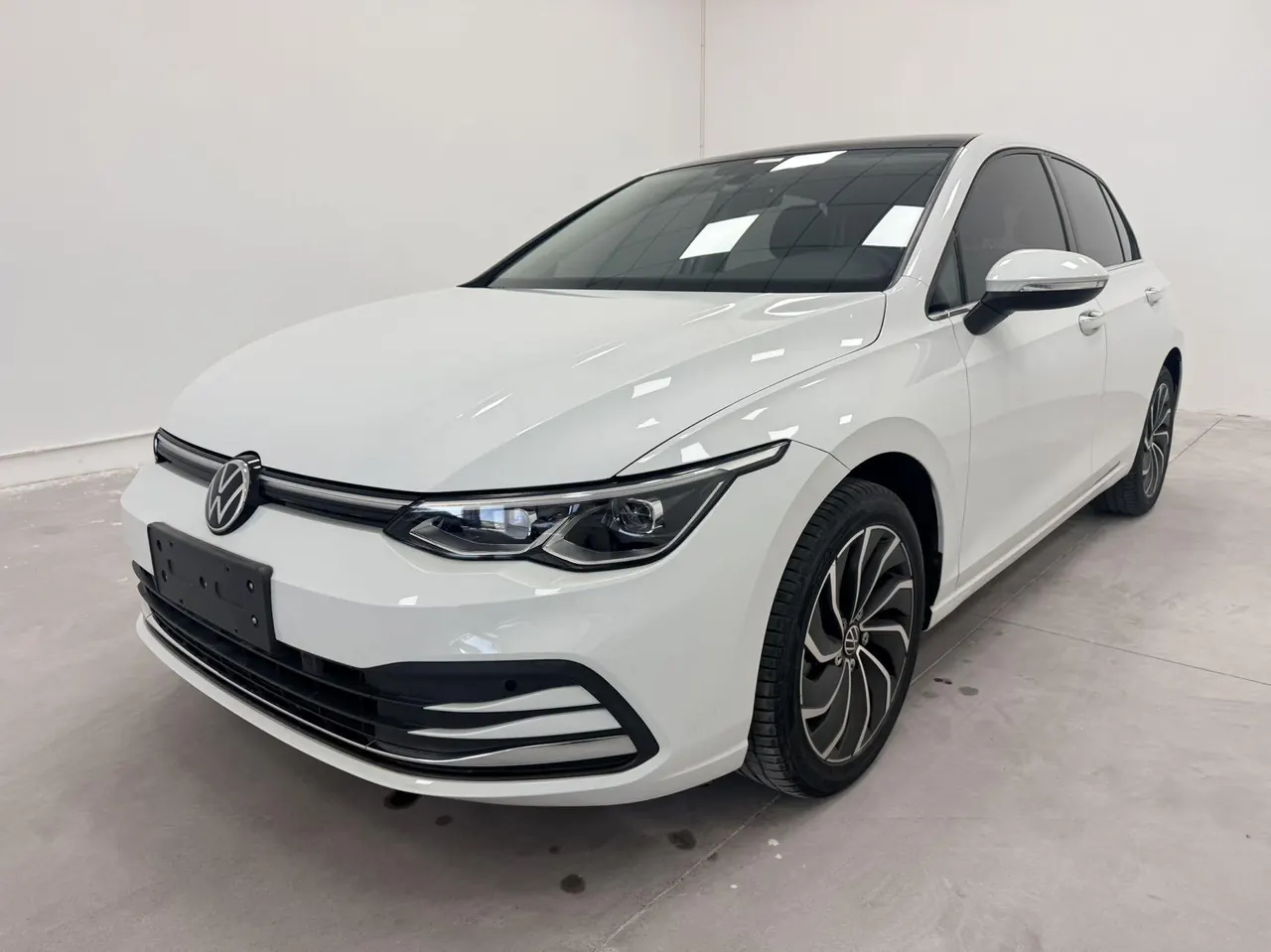 Volkswagen 2021 Golf 8 PRO 1.4TSI 280TSI Automatic - View 1