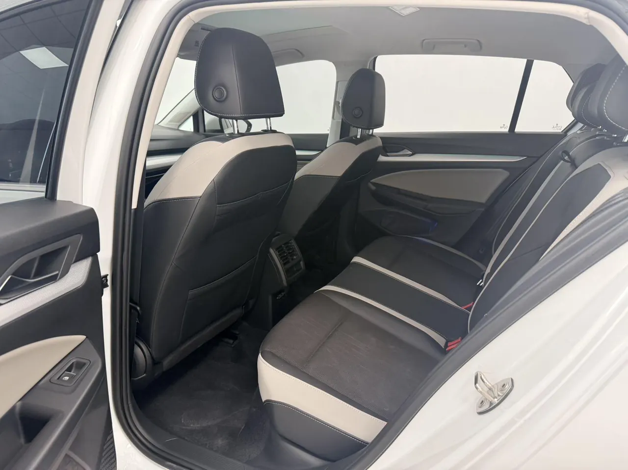 Volkswagen 2021 Golf 8 PRO 1.4TSI 280TSI Automatic 5