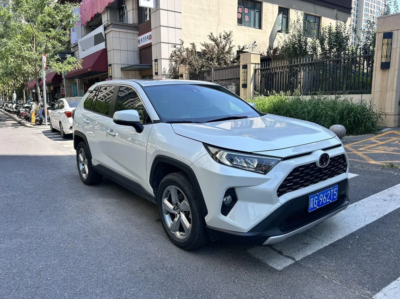 Toyota 2020 RAV4 Rongfeng 2.0 Stepless Four-wheel Drive Fashion Edition PLUS Automatic Gear 3