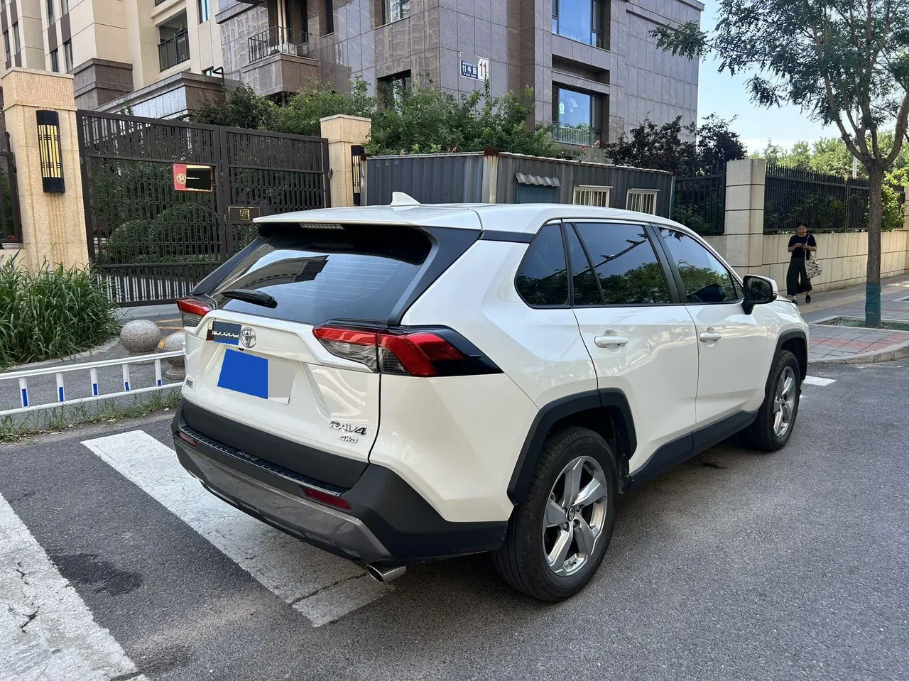 Toyota 2020 RAV4 Rongfeng 2.0 Stepless Four-wheel Drive Fashion Edition PLUS Automatic Gear 4