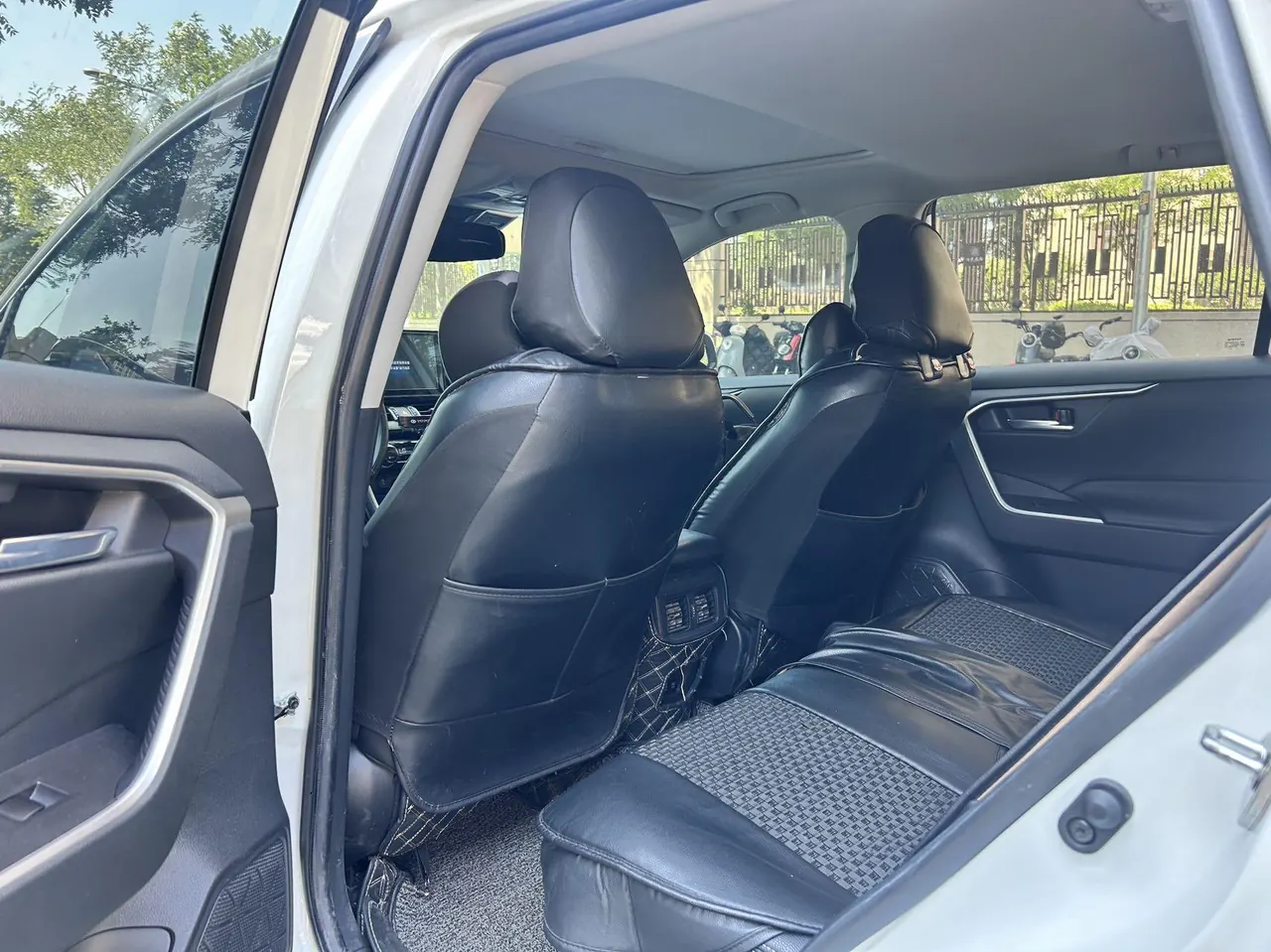 Toyota 2020 RAV4 Rongfeng 2.0 Stepless Four-wheel Drive Fashion Edition PLUS Automatic Gear 7