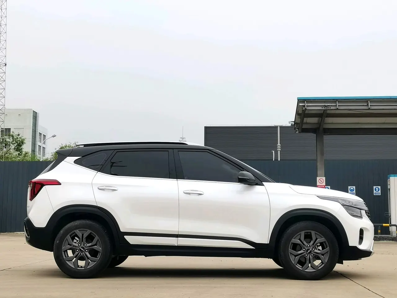 Kia 2023 Setus 1.5 Stepless Deluxe Edition Automatic Transmission 4