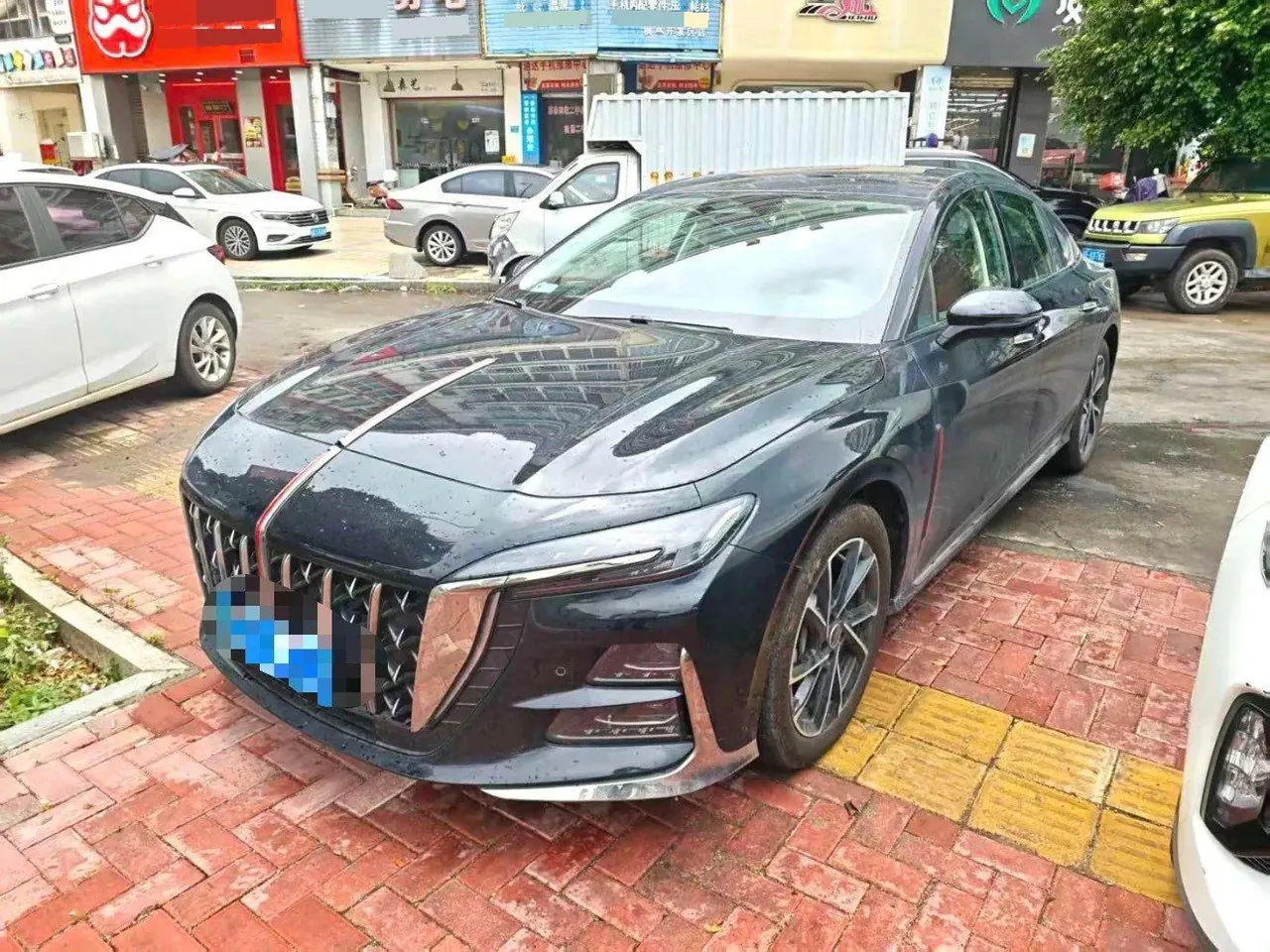 Open image lightbox: HongQi 2025 H6 2.0T Zhiyuan Edition Automatic Gear