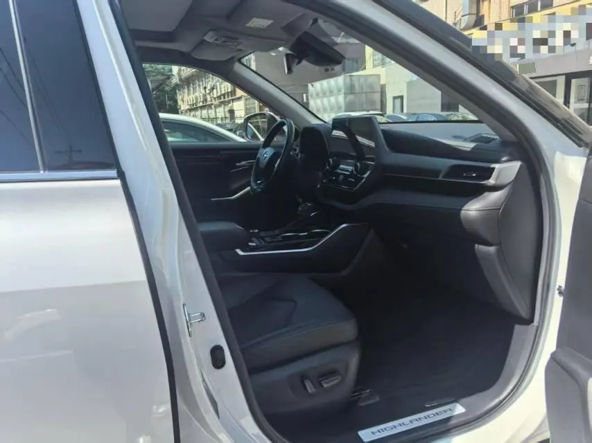 Toyota 2022 Highlander 2.0T 380T 4-wheel drive premium version 7-seat automatic gear 3