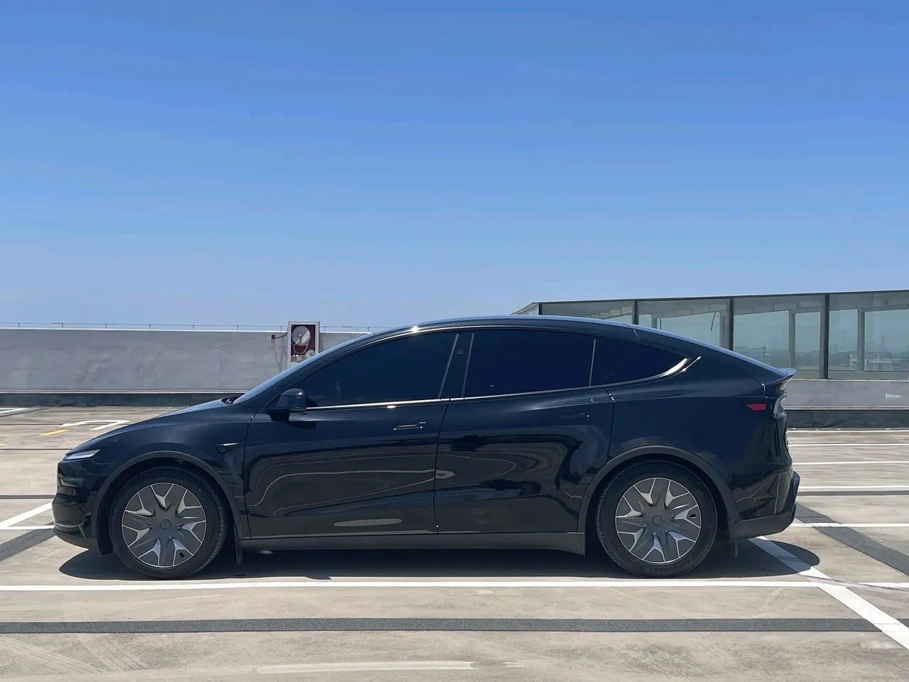 Tesla 2025 Model Y L Long Endurance All-Wheel Drive Automatic Transmission 4