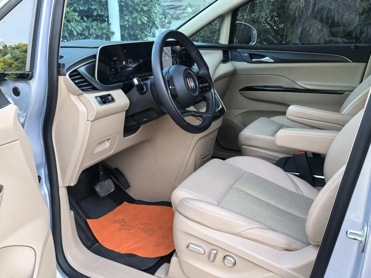 Buick 2025 GL8 Lu Shang 1.5T Premium Edition 7-seat Automatic Gear 10