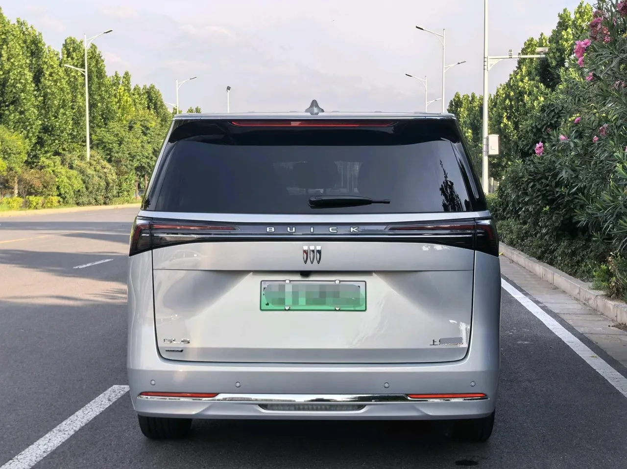 Buick 2025 GL8 Lu Shang 1.5T Premium Edition 7-seat Automatic Gear 2