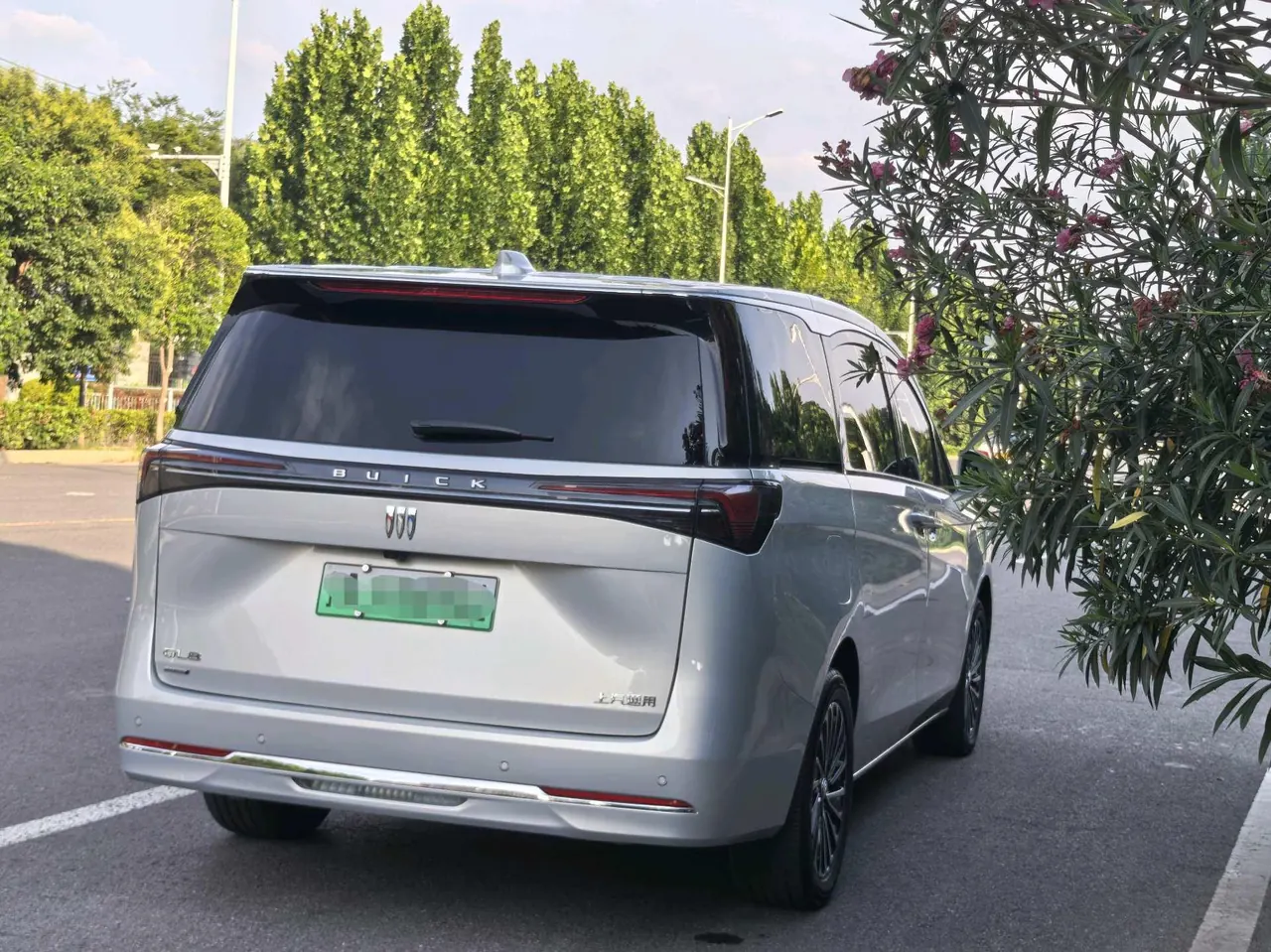 Buick 2025 GL8 Lu Shang 1.5T Premium Edition 7-seat Automatic Gear 3