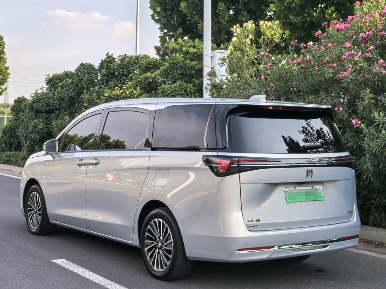 Buick 2025 GL8 Lu Shang 1.5T Premium Edition 7-seat Automatic Gear 4