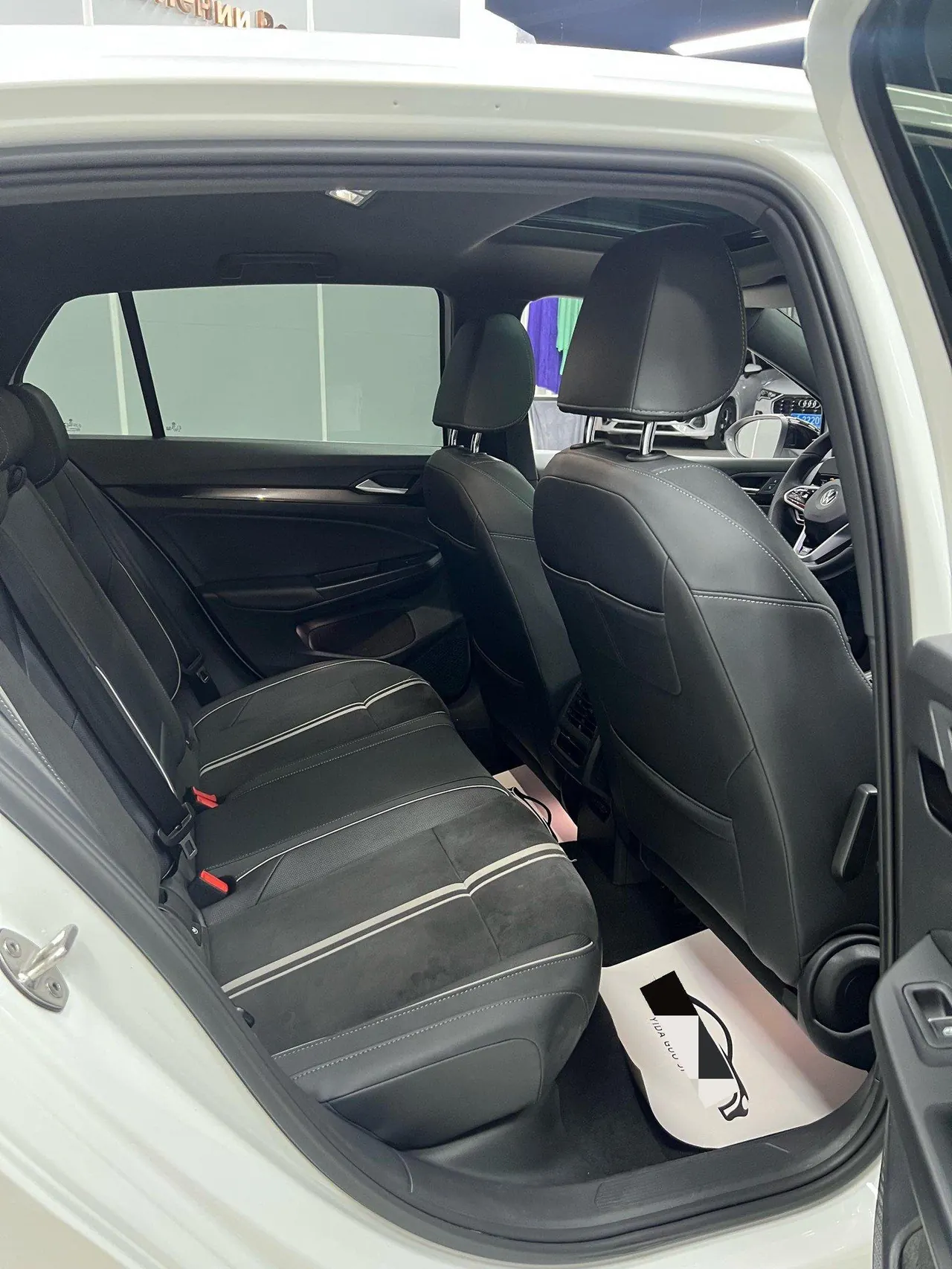 Volkswagen 2021 Golf 8 R-Line 1.4TSI 280TSI Automatic 13