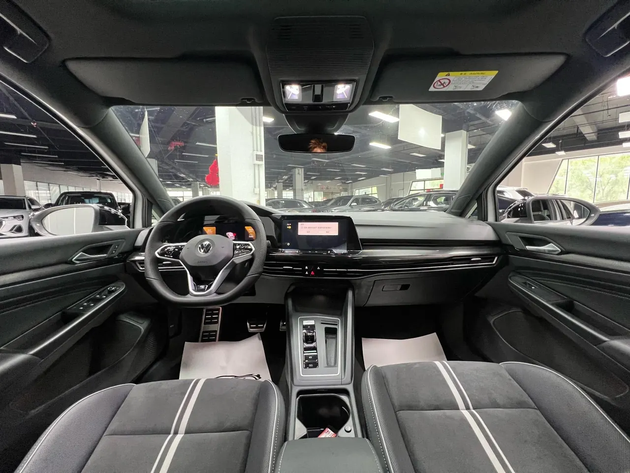 Volkswagen 2021 Golf 8 R-Line 1.4TSI 280TSI Automatic 15