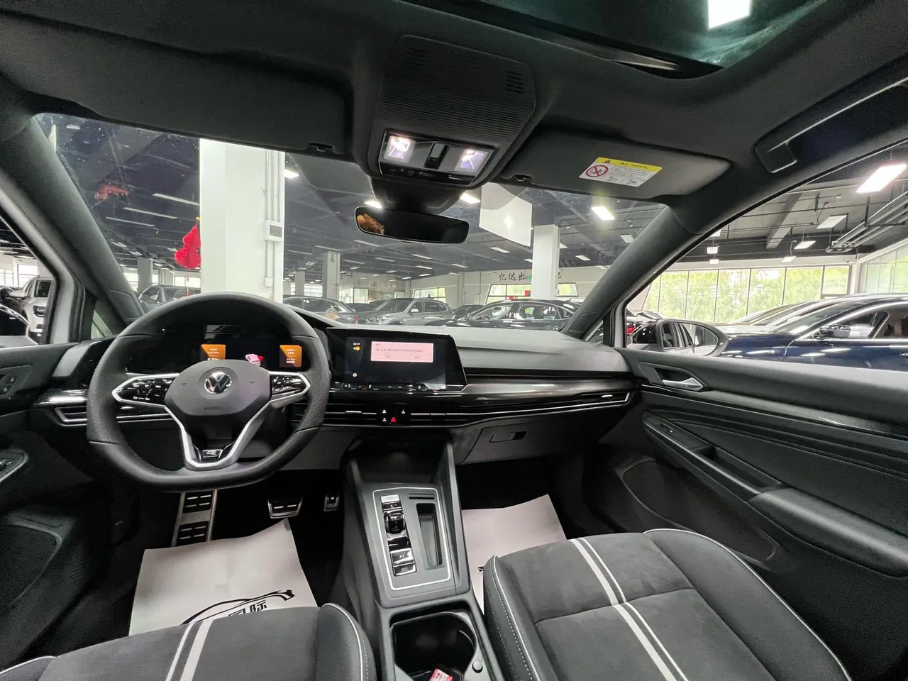 Volkswagen 2021 Golf 8 R-Line 1.4TSI 280TSI Automatic 16