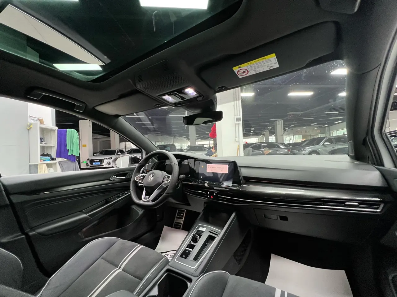 Volkswagen 2021 Golf 8 R-Line 1.4TSI 280TSI Automatic 17