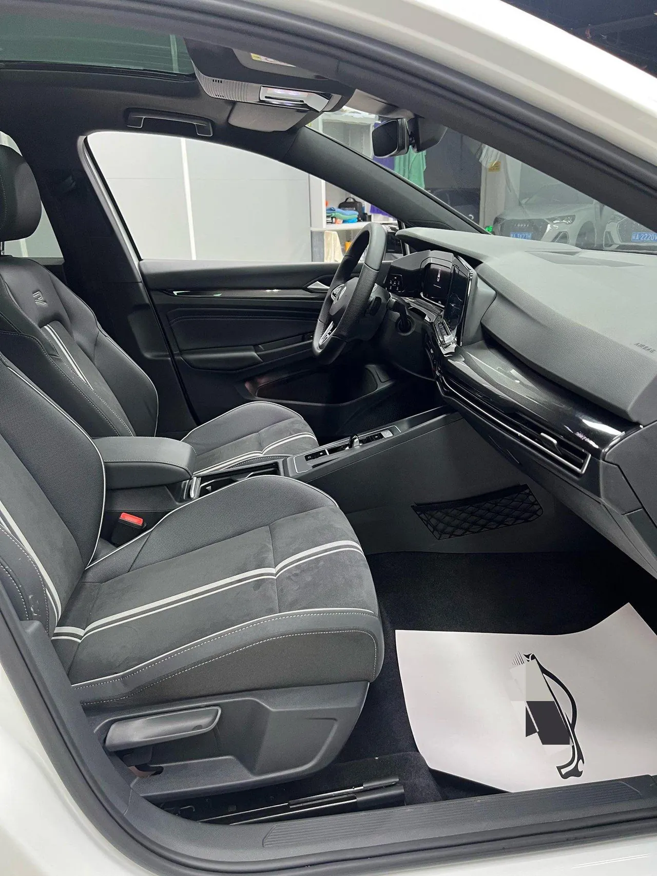Volkswagen 2021 Golf 8 R-Line 1.4TSI 280TSI Automatic 18