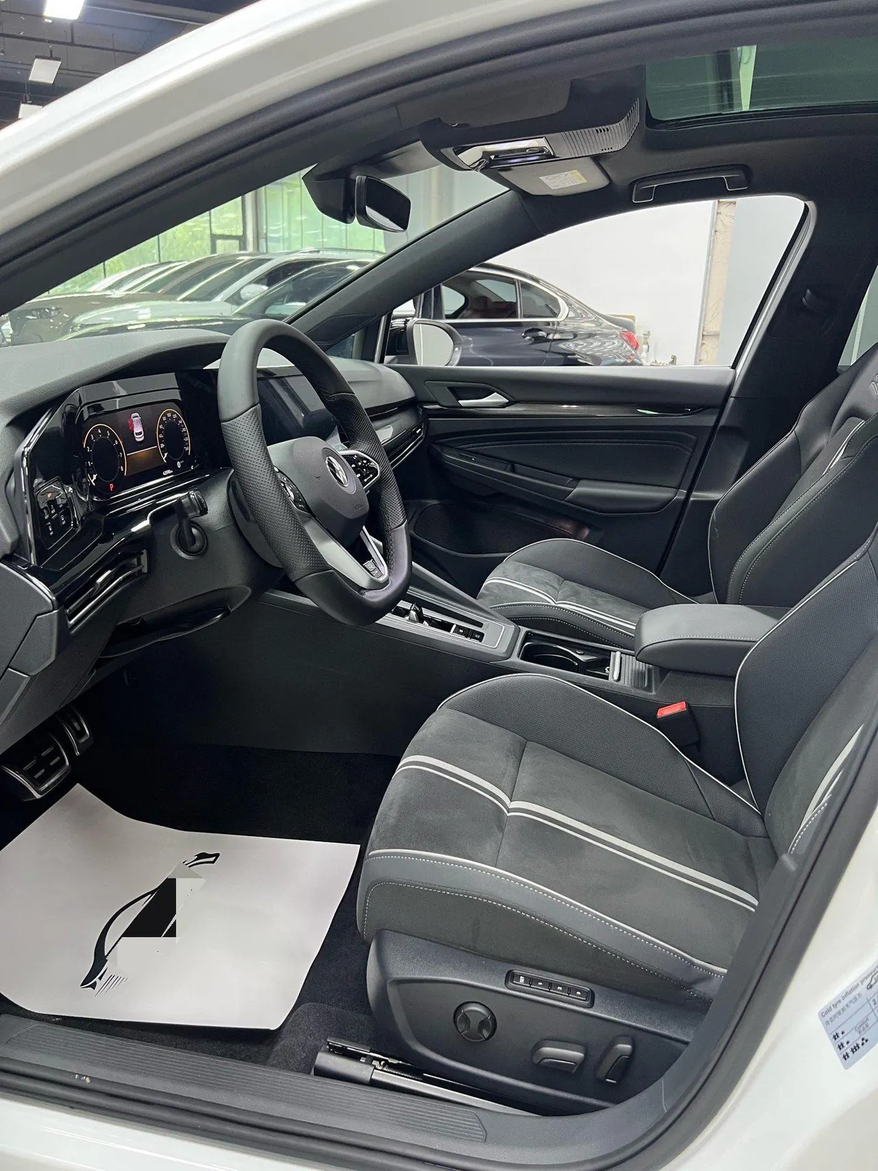 Volkswagen 2021 Golf 8 R-Line 1.4TSI 280TSI Automatic 8