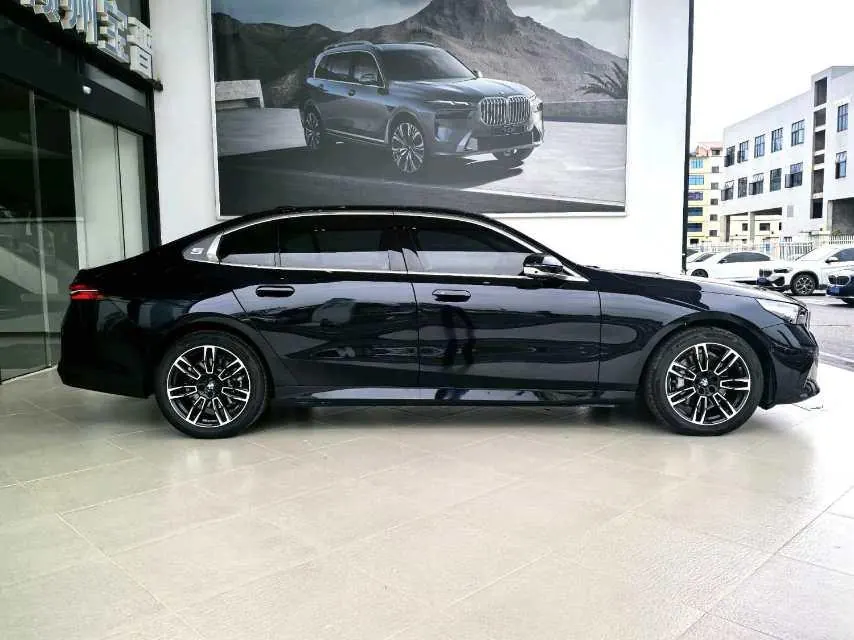 BMW 5 Series 2025 530Li 48V 2.0T Leading M Sports Suit Automatic Gear 4