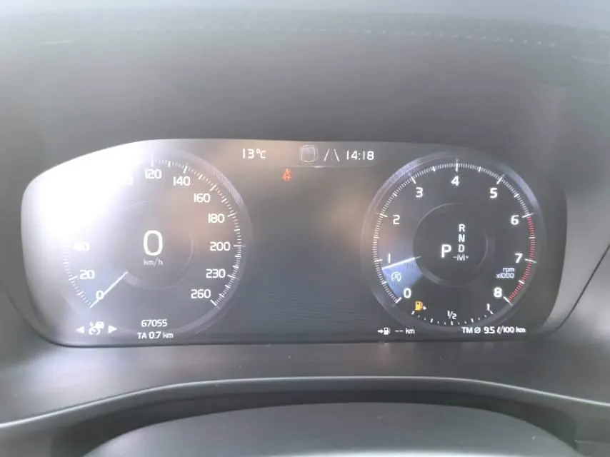 Volvo 2021 XC40 2.0T T4 4-wheel drive Zhiyuan Deluxe Edition Automatic Gear 12