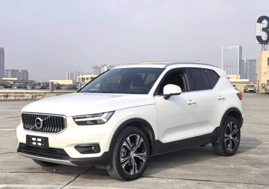Volvo 2021 XC40 2.0T T4 4-wheel drive Zhiyuan Deluxe Edition Automatic Gear 3