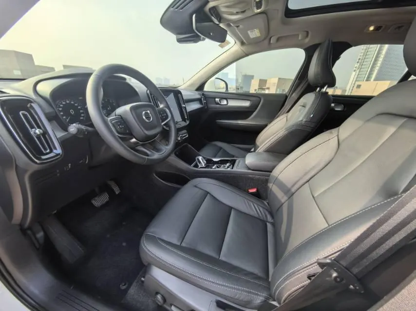 Volvo 2021 XC40 2.0T T4 4-wheel drive Zhiyuan Deluxe Edition Automatic Gear 5