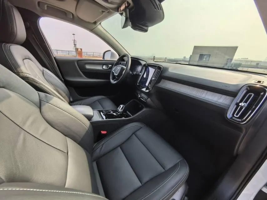 Volvo 2021 XC40 2.0T T4 4-wheel drive Zhiyuan Deluxe Edition Automatic Gear 8