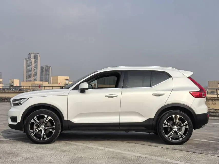 Volvo 2021 XC40 2.0T T4 4-wheel drive Zhiyuan Deluxe Edition Automatic Gear 9