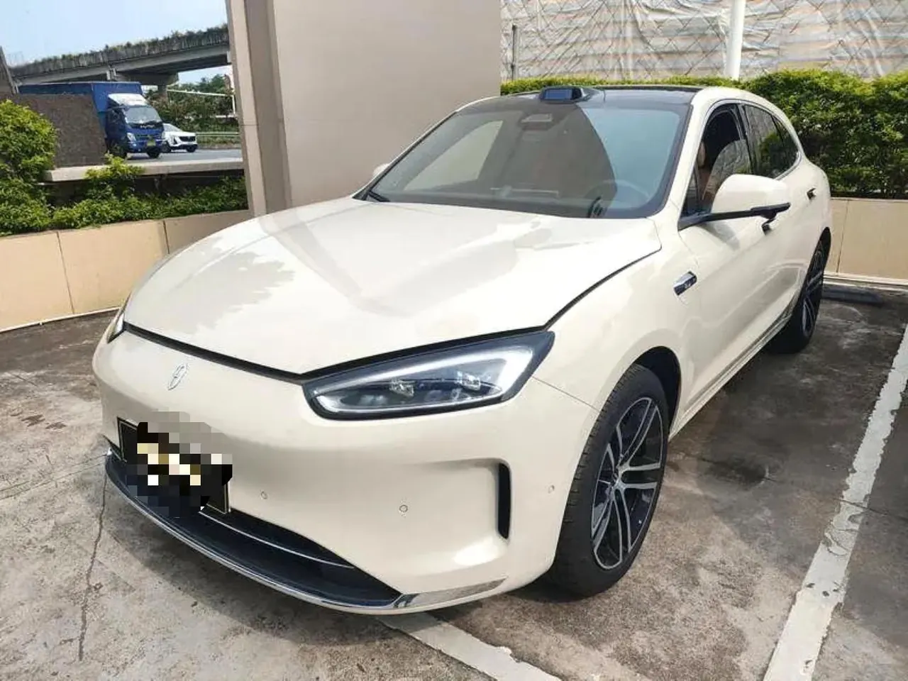 AITO 2025 AITO M5 extended range Ultra 4-wheel drive version automatic gear - View 1
