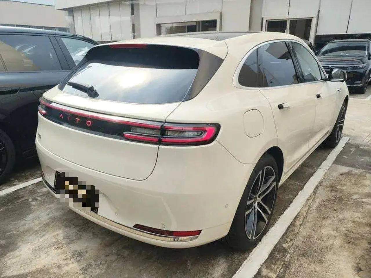 AITO 2025 AITO M5 extended range Ultra 4-wheel drive version automatic gear 2