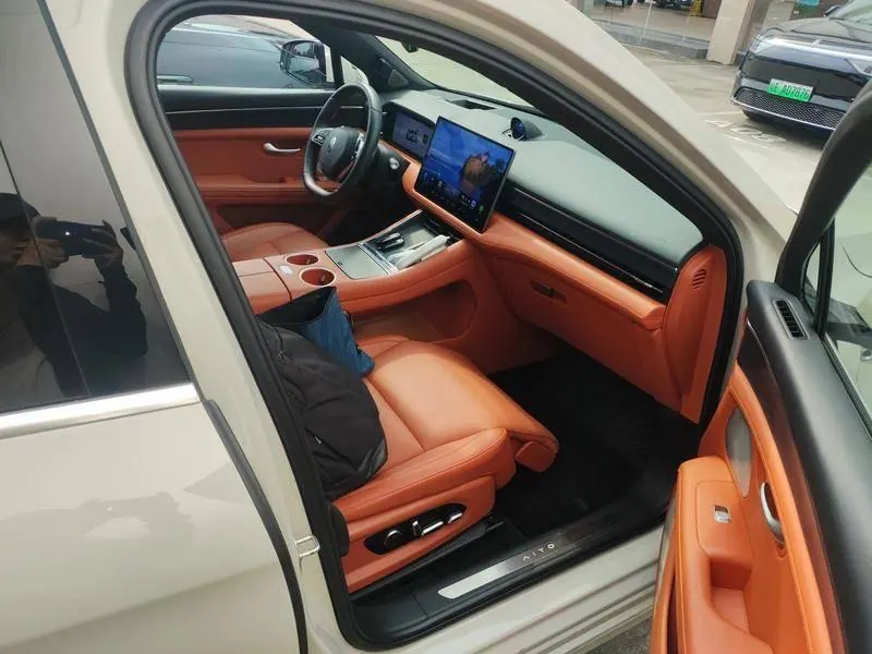 AITO 2025 AITO M5 extended range Ultra 4-wheel drive version automatic gear 6