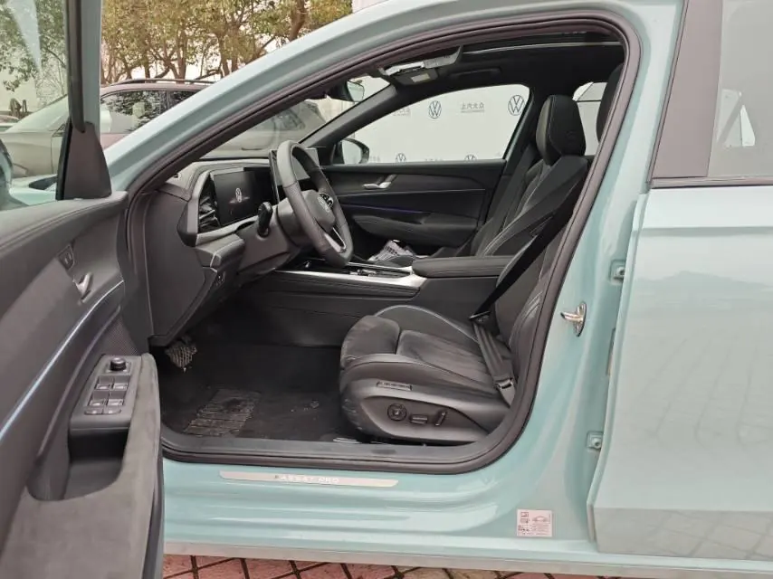 Volkswagen 2025 Passat Pro 2.0TSI 380TSI Star Dragon Edition Automatic Gear 5
