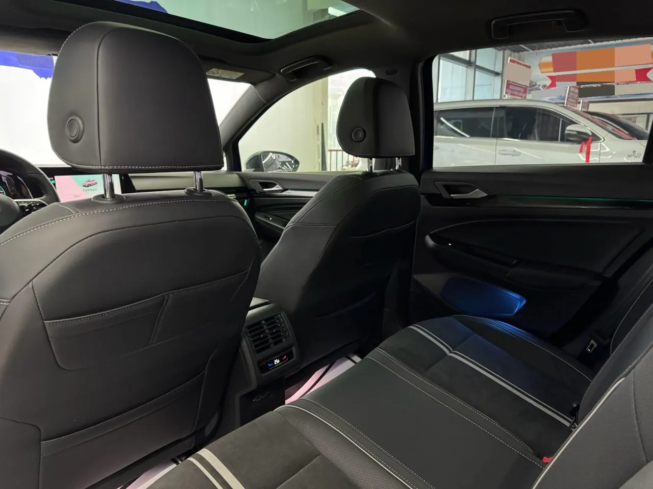 Volkswagen 2023 Golf 8 R-Line 1.4TSI 280TSI Automatic 10