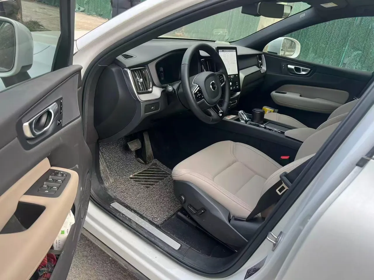 Volvo 2026 XC60 48V 2.0T B5 4-wheel drive Zhiyuan Deluxe Edition Automatic Gear 2