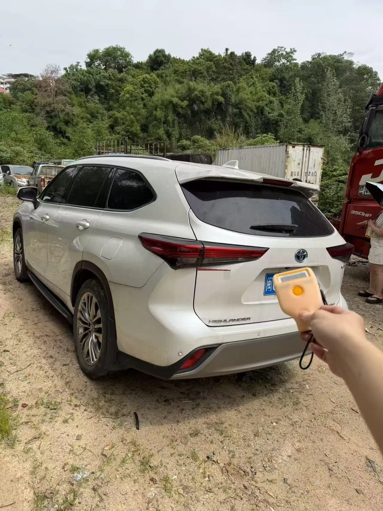 Toyota 2022 Highlander Dual Engine 2.5 Stepless Four-wheel Drive Premium Edition 7-seat Automatic Gear 5