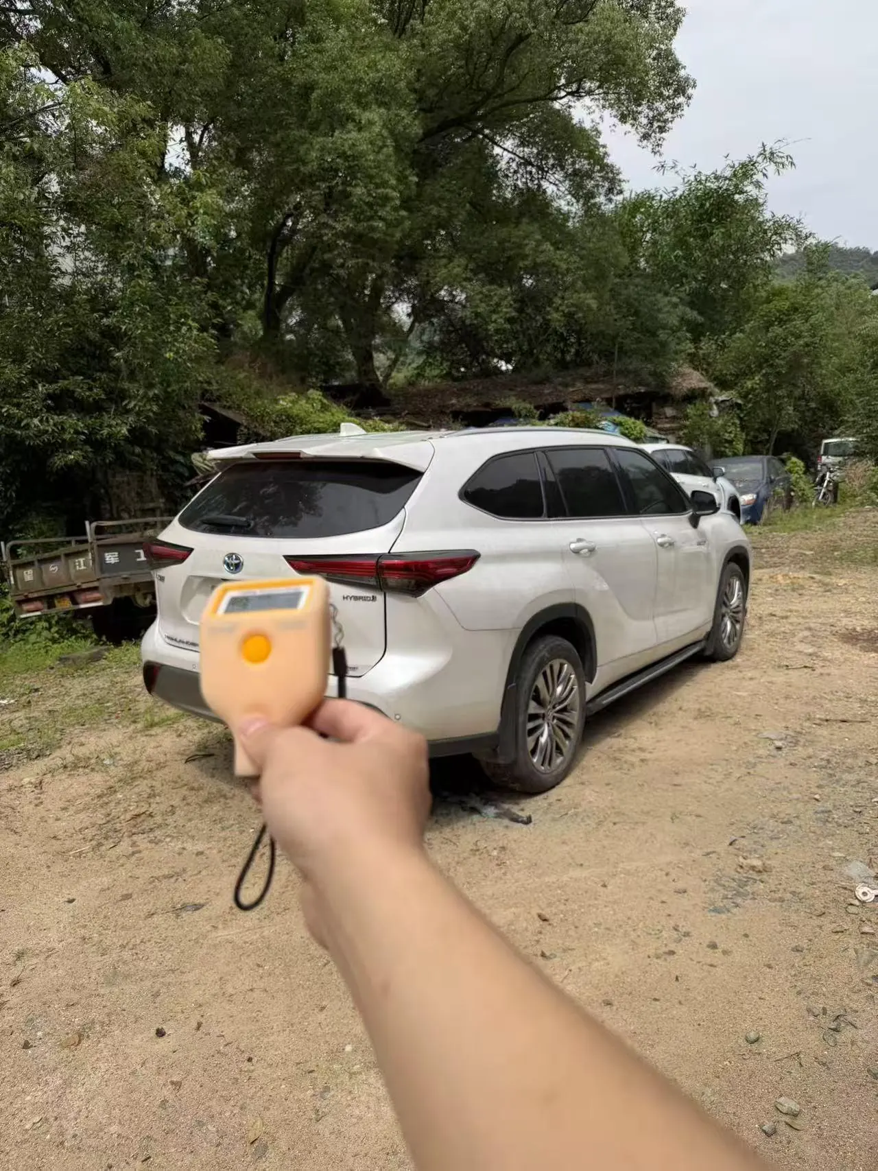 Toyota 2022 Highlander Dual Engine 2.5 Stepless Four-wheel Drive Premium Edition 7-seat Automatic Gear 6