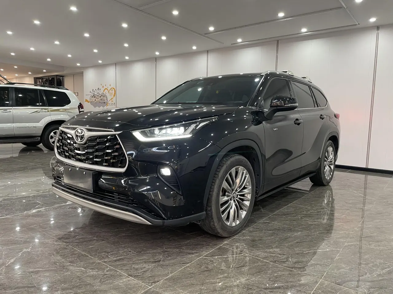 Open image lightbox: Toyota 2024 Highlander Dual Engine 2.5 Stepless Intelligent Electric Hybrid Four-wheel Drive Premium Edition 7-seat Automatic Transmission