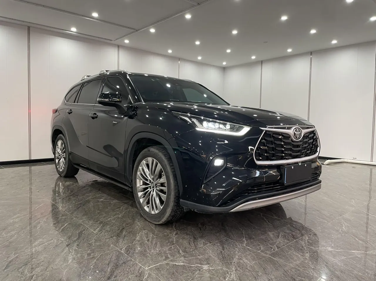 Toyota 2024 Highlander Dual Engine 2.5 Stepless Intelligent Electric Hybrid Four-wheel Drive Premium Edition 7-seat Automatic Transmission 3