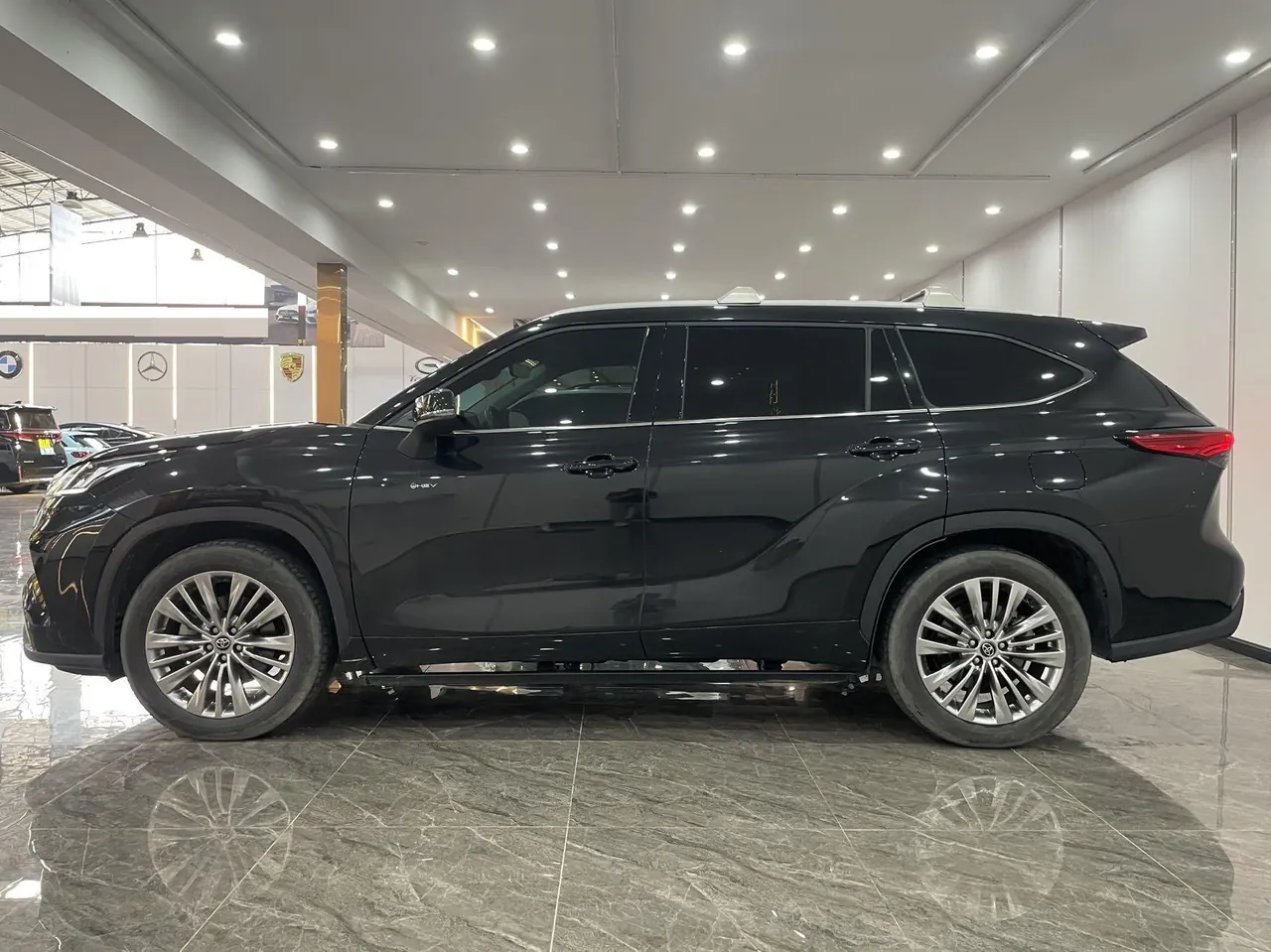 Toyota 2024 Highlander Dual Engine 2.5 Stepless Intelligent Electric Hybrid Four-wheel Drive Premium Edition 7-seat Automatic Transmission 4