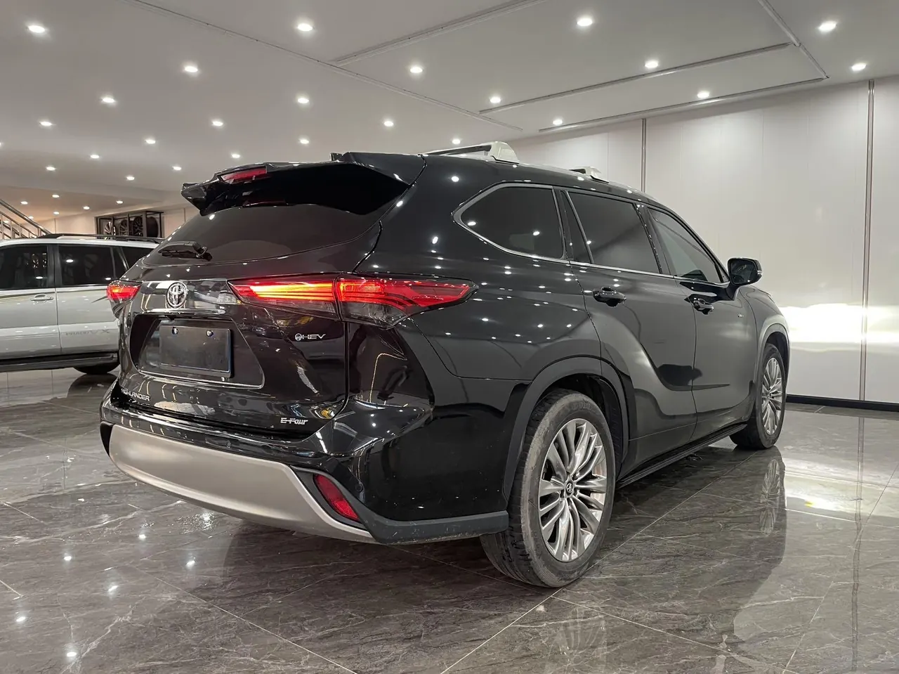 Toyota 2024 Highlander Dual Engine 2.5 Stepless Intelligent Electric Hybrid Four-wheel Drive Premium Edition 7-seat Automatic Transmission 7