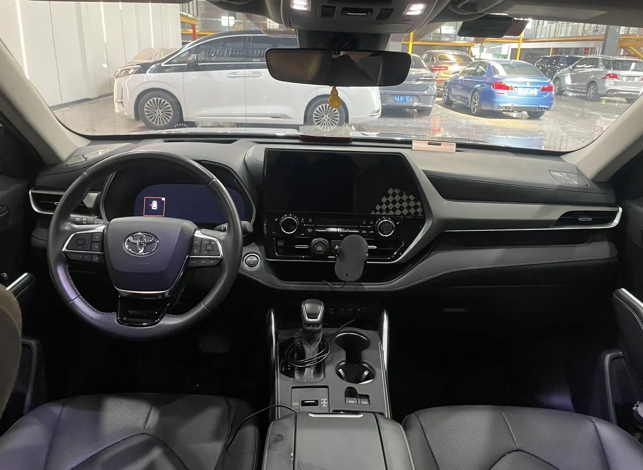 Toyota 2024 Highlander Dual Engine 2.5 Stepless Intelligent Electric Hybrid Four-wheel Drive Premium Edition 7-seat Automatic Transmission 9