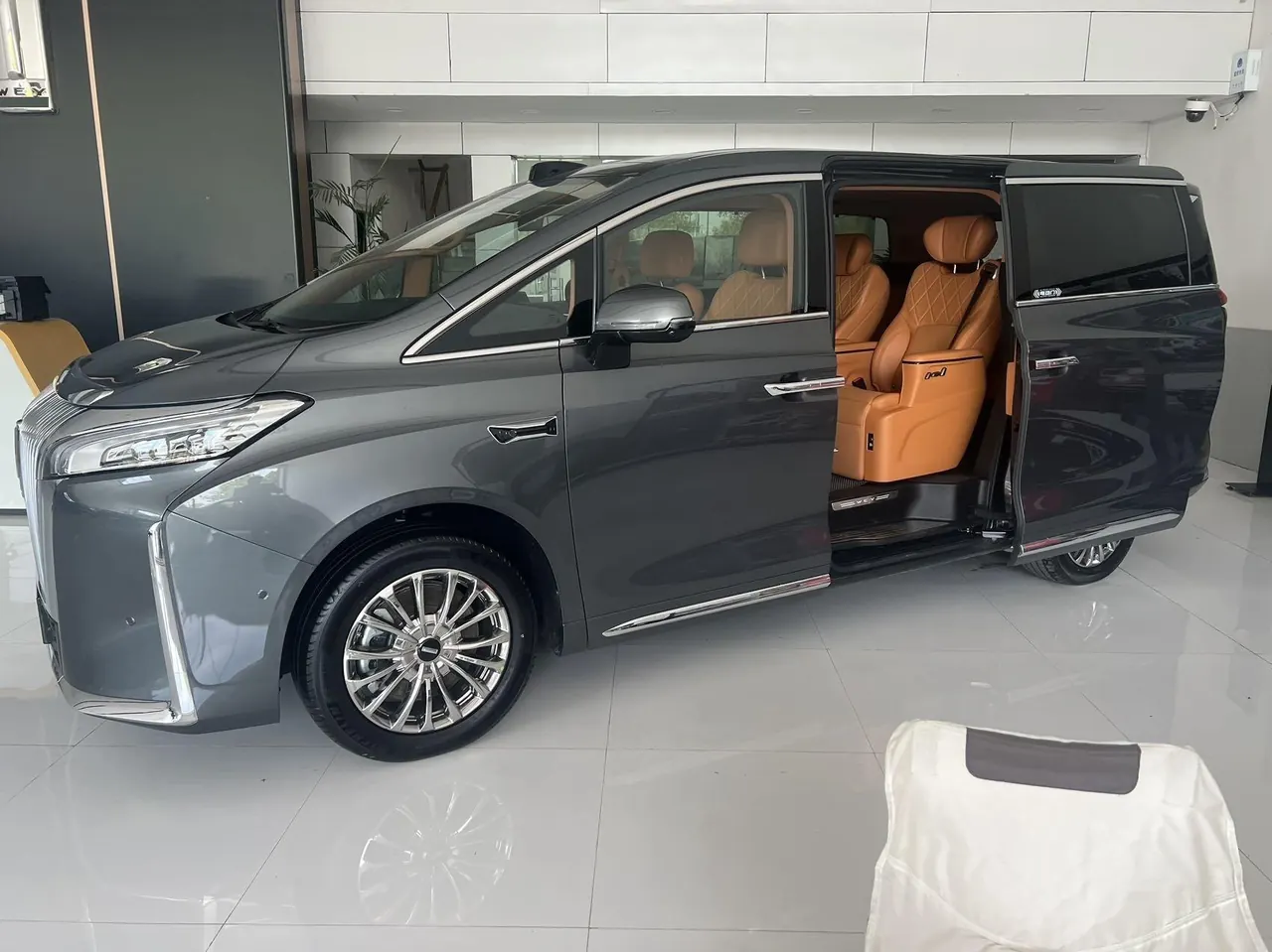 WEY 2025 VV7 Hi4 1.5T Four-Wheel-Drive Automatic Model 2