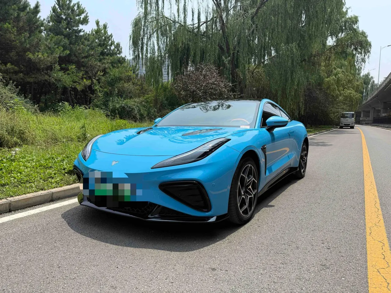 Open image lightbox: Neta 2023 Neta GT 580 AWD automatic gear