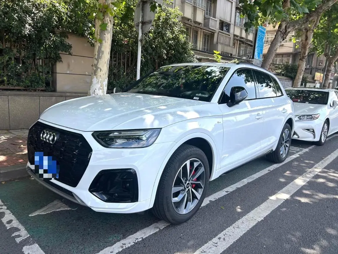 Открыть галерею: Audi 2025 Q5L 2.0TFSI 40TFSI luxury dynamic automatic
