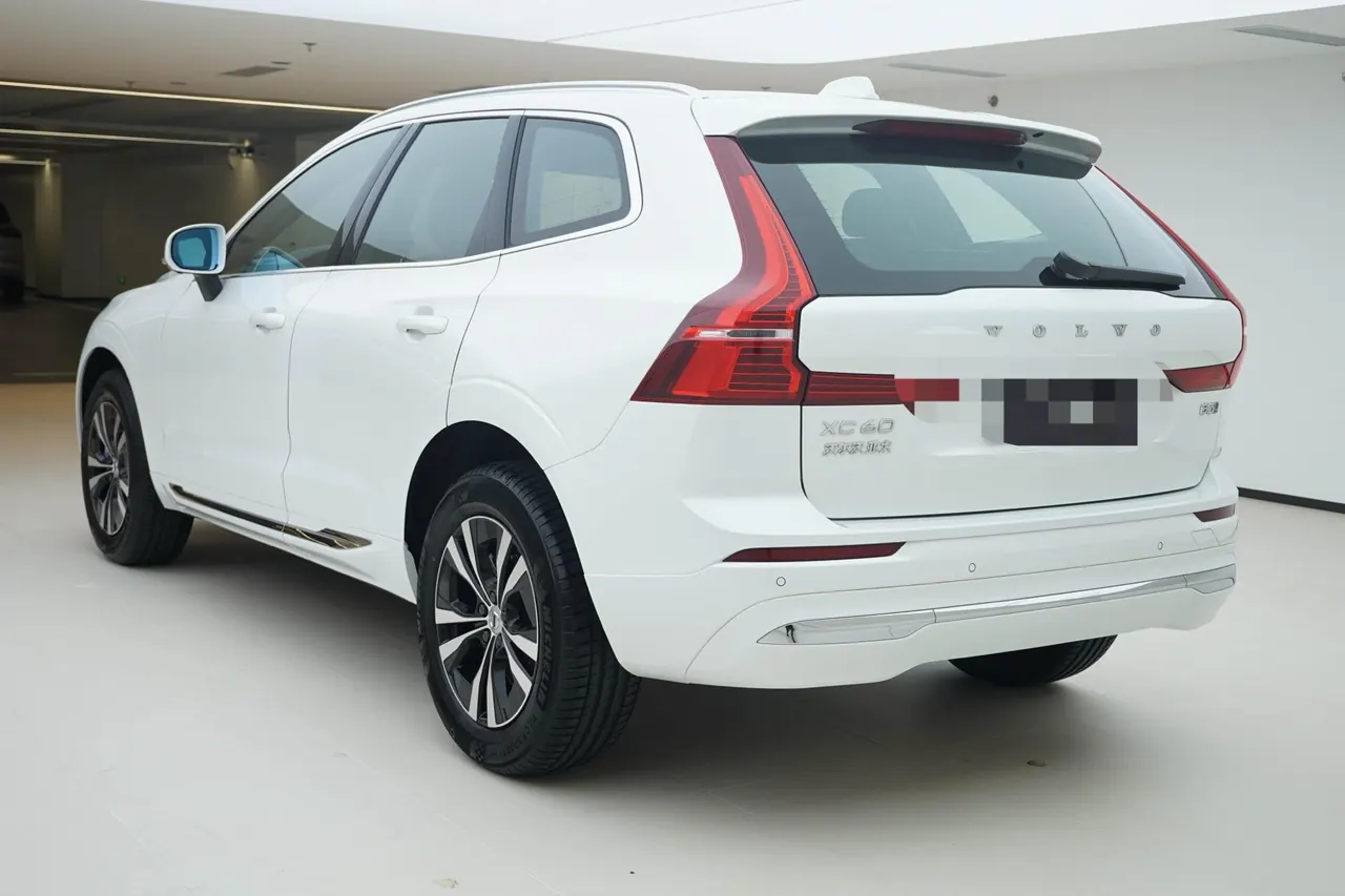 Volvo 2025 XC60 48V 2.0T B5 4-wheel-drive Zhiyi Deluxe Edition Automatic Gear 2