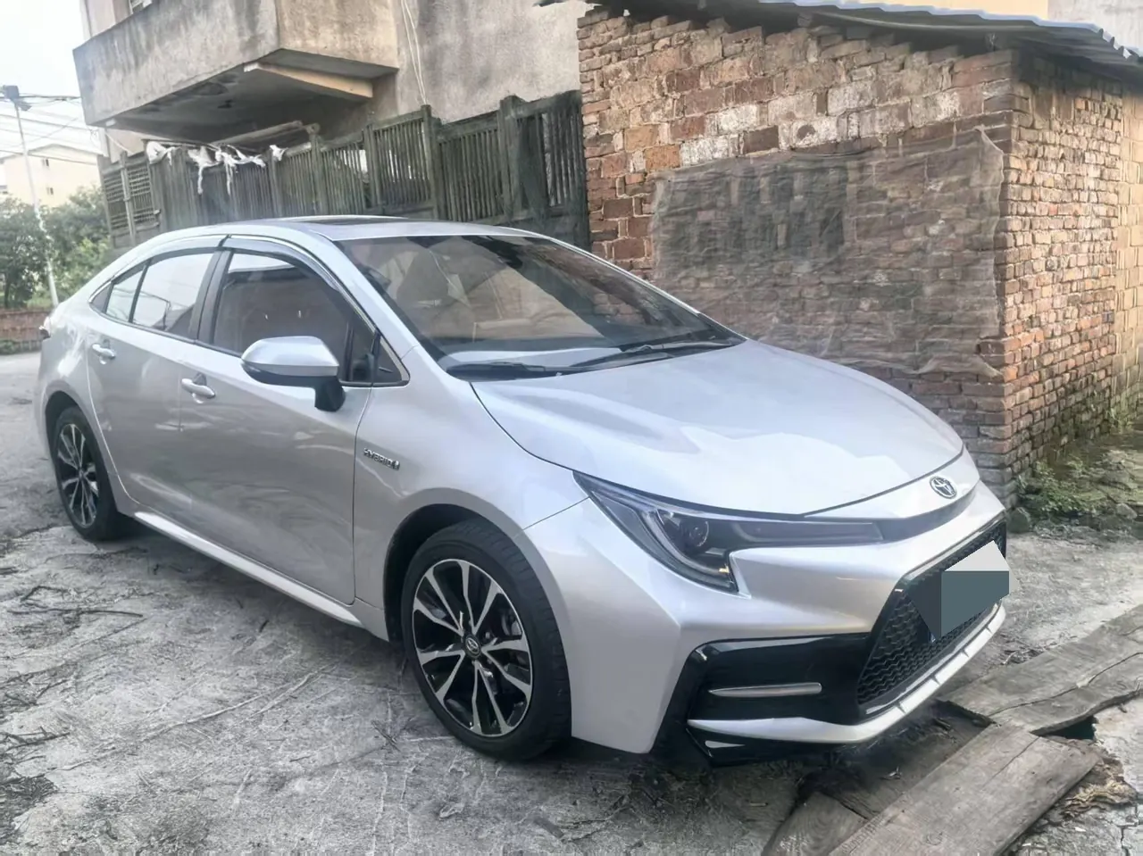 Toyota 2022 Lei Ling Shuangqing 1.8H Stepless Sports Edition Automatic Gear 2