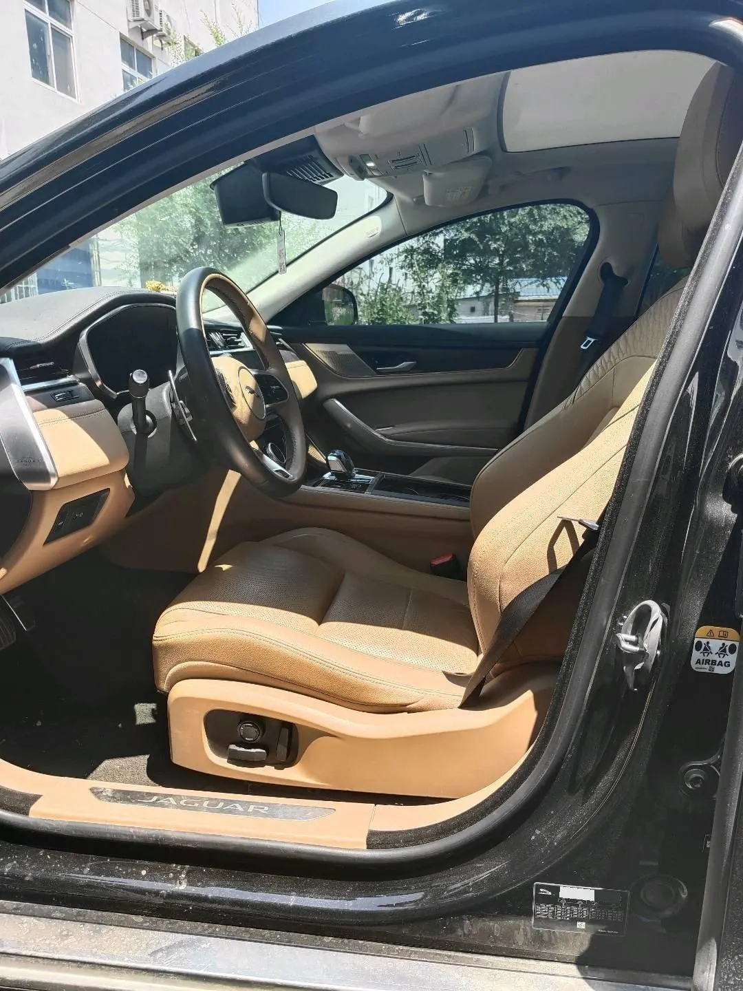 Jaguar 2024 XFL 2.0T P 12500.00g Drive Enjoy Deluxe Edition Automatic Gear 4