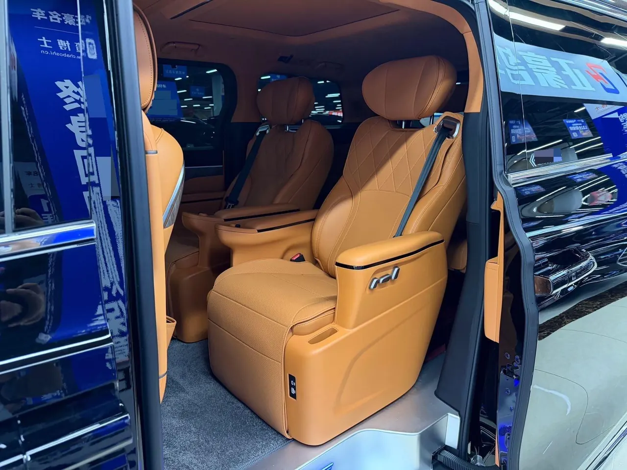 WEY 2025 VV7 Hi4 1.5T Four-Wheel-Drive Automatic Model 4