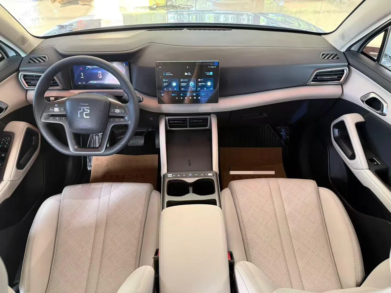 BYD 2025 Yuan UP 301KM Pilot Automatic Gear 5