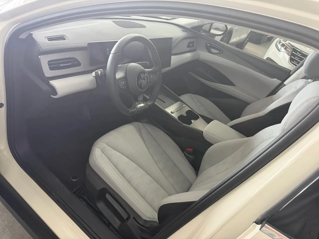 BYD 2026 Seal 06 DM-i 1.5 Stepless Super Edition 128KM Deluxe Edition Automatic Gear 2
