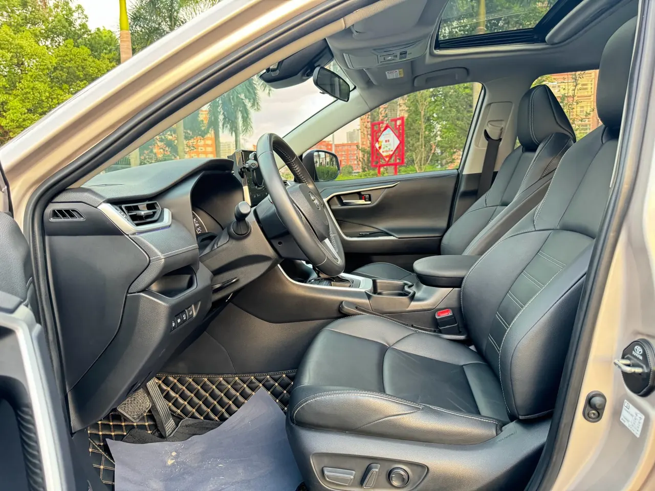 Toyota 2022 Willanda 2.0 Stepless Two-Drive Luxury PLUS Edition Automatic Gear 4