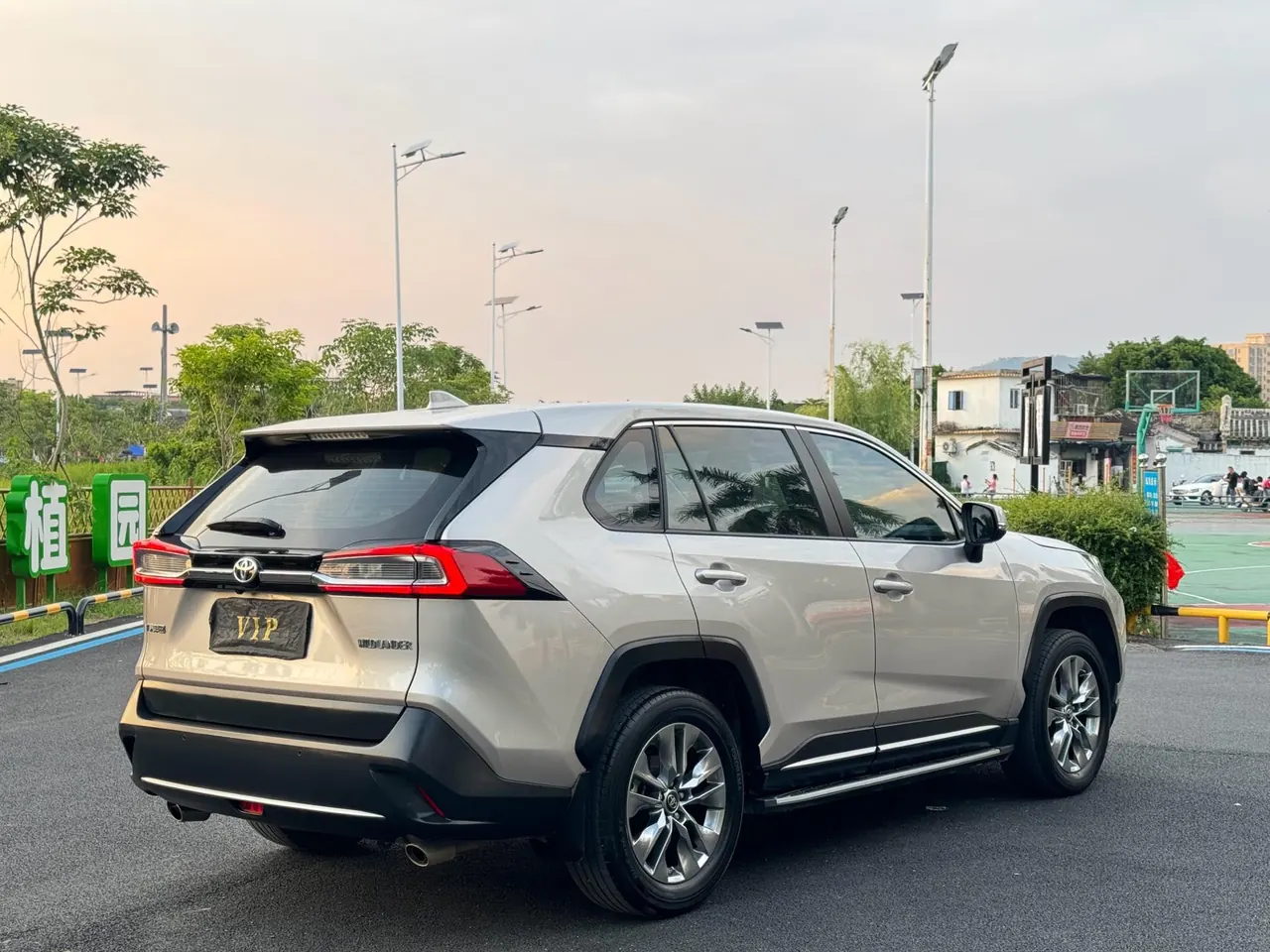 Toyota 2022 Willanda 2.0 Stepless Two-Drive Luxury PLUS Edition Automatic Gear 7