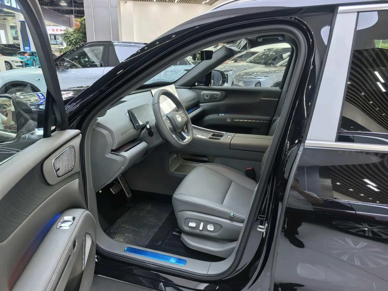 Leapmotor 2026 D 19 620 Zhizun Edition 6-seat Automatic Gear 6